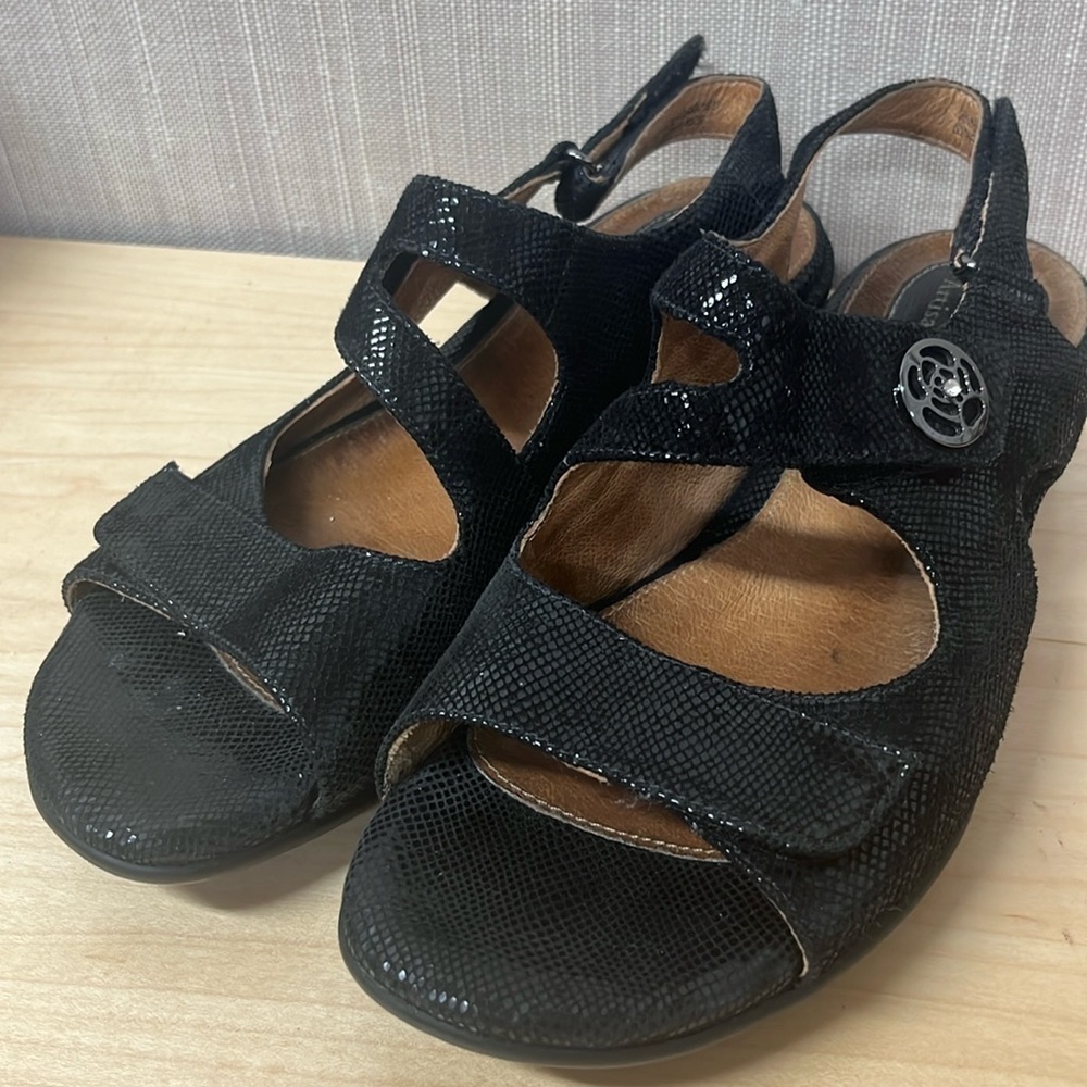 Clarks black leather sparkle Artisan adjustable‎ sandals, women’s size 7
